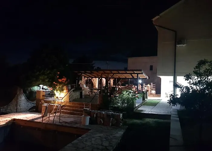 Pekec Mala Mostanica