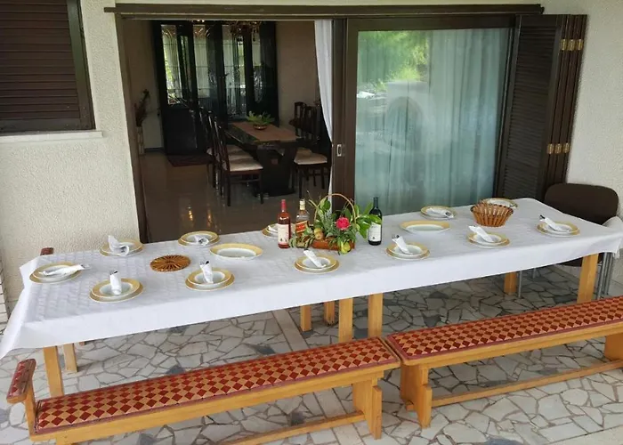 Pekec Mala Mostanica